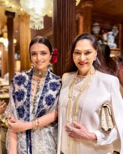 Roshni Chopra Instagram - Alice fell down the rabbit hole into the magical maximal world of @sabyasachiofficial tonight 🥀✨the new mumbai store is surreal, fills your senses and leaves you with a longing to return ! What a night , what a party , what a world 🤌🏽

Wore my @toraniofficial tonight & my grandmothers vintage jewels . 

#sabyasachi #sabyasachimumbai