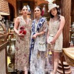 Roshni Chopra Instagram – Alice fell down the rabbit hole into the magical maximal world of @sabyasachiofficial tonight 🥀✨the new mumbai store is surreal, fills your senses and leaves you with a longing to return ! What a night , what a party , what a world 🤌🏽

Wore my @toraniofficial tonight & my grandmothers vintage jewels . 

#sabyasachi #sabyasachimumbai