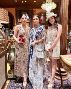 Roshni Chopra Instagram - Alice fell down the rabbit hole into the magical maximal world of @sabyasachiofficial tonight 🥀✨the new mumbai store is surreal, fills your senses and leaves you with a longing to return ! What a night , what a party , what a world 🤌🏽

Wore my @toraniofficial tonight & my grandmothers vintage jewels . 

#sabyasachi #sabyasachimumbai