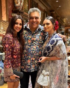 Roshni Chopra Instagram - Alice fell down the rabbit hole into the magical maximal world of @sabyasachiofficial tonight 🥀✨the new mumbai store is surreal, fills your senses and leaves you with a longing to return ! What a night , what a party , what a world 🤌🏽

Wore my @toraniofficial tonight & my grandmothers vintage jewels . 

#sabyasachi #sabyasachimumbai