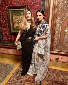 Roshni Chopra Instagram - Alice fell down the rabbit hole into the magical maximal world of @sabyasachiofficial tonight 🥀✨the new mumbai store is surreal, fills your senses and leaves you with a longing to return ! What a night , what a party , what a world 🤌🏽

Wore my @toraniofficial tonight & my grandmothers vintage jewels . 

#sabyasachi #sabyasachimumbai