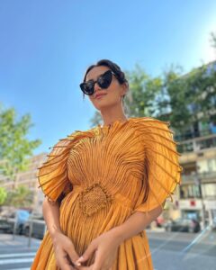 Roshni Chopra Instagram - Pinch me .. I woke up in Cannes 👀🌻🌞💛✨
Wearing @vaishalisstudio