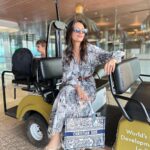 Roshni Chopra Instagram – Springbreak 👩‍👦‍👦🌸🏖️💕
Wearing @pranay_baidya 

#airport #vacay #travelwithkids
