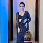 Roshni Chopra Instagram – Here’s an in-depth tutorial of one my most fav looks for my most fav @roshnichopra for @itrhofficial at @lakmefashionwk 

Brands used
@maccosmeticsindia @charlottetilbury @nykaabeauty @mynykaa @hudabeautyshop @maybelline_ind @charactercosmeticsindia @laneigeindia @toofacedlovesindia @benefitindia @kaybykatrina @anastasiabeverlyhills @simplynam.beauty 

#makeupartist #bridalmakeup #makeuptutorial #bridaltutorial #trendingreels #viralreels #reels #makeupbyaafreen #aafreenmakeupandhair #nudelipsticks #tutorial #tutorialreels #tutorialsvideos #makeupreel #robeauty