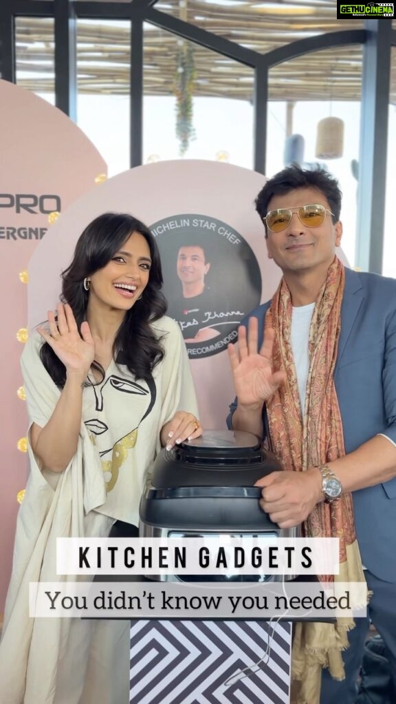 Roshni Chopra Instagram - Ad | If you could add one of these MasterPRO by @bergnerindia appliances to your kitchen, which would it be? @vikaskhannagroup recommended, I’m blown away by ALL! 1. The Dual Air Fryer - A game changer with POWERDUO TECHNOLOGY and 2 independent cooking zones. It cooks 2 different foods simultaneously, in different ways keeping their flavour intact and finishing at the same time! 2. Smokeless Grill - which offers the flavors of an outdoor barbecue and the speed and versatility of an air fryer, all in one easy-to-use, clean, safe and smoke-free tabletop appliance. Grills, bakes, fries without oil, dehydrates, roasts... and has 5 functions in a single food processor. 3. Fry Cook - the ultimate kitchen appliance, which works for ALL TYPES OF COOKING, has 17 presets & can air fry, bake, roast, pressure cook, slow cook, and much more ✨ Let me know in the comments 👇 #Bergner #BergnerIndia #DualAirFryer #SmokelessGrill #Frycook #Masterpro #rorecipes #kitchen #kitcheninnovations #vikaskhanna