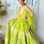 Roshni Chopra Instagram - #GRWM to dance the night away at the biggest sangeet in the city at my favourite @JWSahar and #ShaadiByMarriottBonvoy Wearing @shantibanaras 💚 #indianwedding #sangeet #lehenga #shaadi #indianbride #rostyle #colab