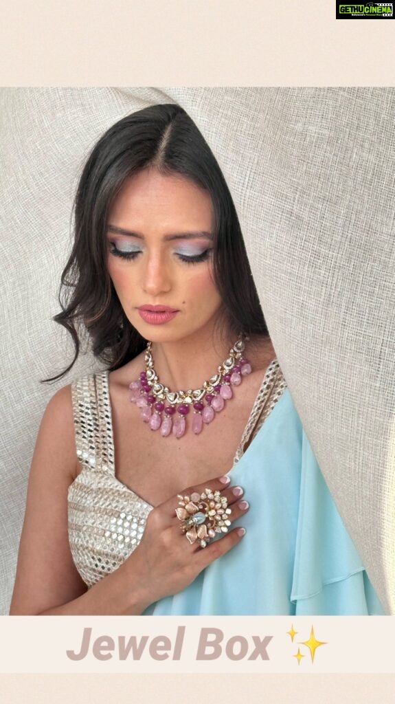 Roshni Chopra Instagram - Jewel Box 💎 Jadau or Emeralds - which would you pick to style this sari ? Sari @asalabusandeep Jewelry @mahesh_notandass @vandalsworld_unofficial #rostyle #jewelbox #jadaujewellery #emerald #jewelry #indianjewellery #wedding #indianbride #mehendi #sangeet #shaadi
