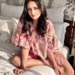 Roshni Chopra Instagram - I got 99 problems but looking cute isn’t one of them 🌸🫶🥰 In @pankajandnidhi #springootd #hellospring #rostyle #ootd #indiandesigners #pankajandnidhi