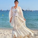 Roshni Chopra Instagram – She’s a sea shell 🐚 in a sea of sequins✨

In @vaishalisstudio 
Hmu @dessangeparis 
Shoes @newbalance 
@festivaldecannes 

#cannes #indiandesigners #rostyle #rovive Cannes, France – French Riviera