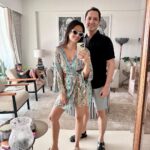 Roshni Chopra Instagram – Are mirror selfies the new age bookmarks? A favourite page captured through your own lens , a moment of truth waiting to be revisited by its own narrator 💕