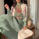 Roshni Chopra Instagram – #JewelBox ✨- elevating zara separates
Necklace @sachdeva.ritika 
Jacket @thierry_journo_idli_design_ 
Bag @newbottega 

#styling #zara #boho #bohojewelry #rovive #rostyle #ootd #outfitinspiration