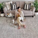 Roshni Chopra Instagram – Snug as a bug on this gorgeous rug @javi_home ❤️🏡thank you for custom weaving this beauty – it’s my new favourite spot to unwind .

@pr.richagupta 

#rohome #rorecommends #rug #interiordesign #decor #carpet collab