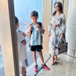 Roshni Chopra Instagram – Springbreak 👩‍👦‍👦🌸🏖️💕
Wearing @pranay_baidya 

#airport #vacay #travelwithkids