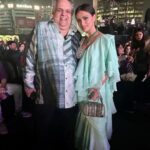 Roshni Chopra Instagram - What a Night ✨🙌in @asalabusandeep for their showcase for the Cancer Patients Aid Association! @cpaaindia - so much heart and what a great effort to raise awareness and funds for cancer relief . Jewelry by @mahesh_notandass @vandalsworld_unofficial #rostyle #sari #abujanisandeepkhosla #asal #jewelbox #jewelry #ootd #sorced