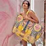 Roshni Chopra Instagram – Big Bag Energy💥 
 @payalsinghal  #2023 
📸 @raah.dhika Jolie’s