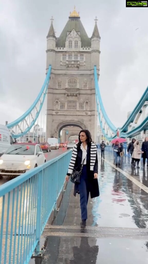 Roshni Chopra Instagram - London Lookbook - How many looks are there in this reel and which one do we like best 😍? #winterinspo #winteroutfit #ootd #transitionreels