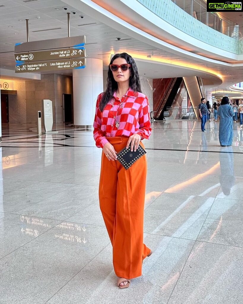 Roshni Chopra Instagram - Sunday well spent 🧡 Discovered some amazing designers head to my stories to see some of my favs @archdigestindia #ADDS #ADDS2022 #IndiaAt75 #TheIndiaGazeADDS22