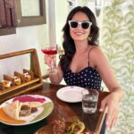 Roshni Chopra Instagram - Ad | An excellent treat: Flat 50% off your dining bill during the Swiggy Dineout Great Indian Restaurant Festival. You can also avail an up to an extra 15% off using @hdfcbank credit cards! No membership is required! Book your deal on the Swiggy app now! @drifterscafeandbar.bandra #SwiggyDineoutGIRF @dineout_India