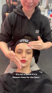 Roshni Chopra Instagram - A gym for the face ? That’s exactly what @facegym gives you , a workout for the 40 odd face muscles that we mostly ignore ! I can’t tell you the stress tension and toxin release that this amazing treatment gives . (Not sponsored I paid for this & I would happily again! )
Came out feeling *snatched * & glowy - didn’t even feel like wearing makeup - now I just need them to open in mumbai so I can get my fitness facial regularly!! 

#robeauty #facial #facegym #london #beauty #facemassage
#robeautywednesday