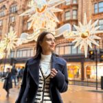 Roshni Chopra Instagram - Tis the season & the @dior Christmas display @harrods is a whole mood 💫🎁❣️ Wearing- Pants @nakdfashion Striped cardi @massimodutti Boots @ragandbone Coat (borrowed from the boy) #londonchristmas #londonlights #harrods #christmas #streetstyle #rostyle Harrods
