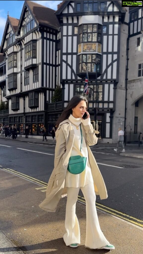 Roshni Chopra Instagram - 6 degrees baby ❄️🧋🇬🇧 do we like dressing for the winter or do we hibernate - which team are you on? Knitwear from @hm Shoes @nike Bag @wandler #winterstyling #hmindia #sweaterweather #londonstyle #rostyle Liberty London