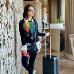 Roshni Chopra Instagram - It’s a plane love story - she smiles for miles ✈️❤️✨🎈🫶🧿 Sweatshirt @shahinmannan Chatrapati Shivaji International Airport
