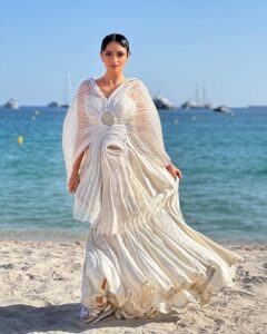 Roshni Chopra Instagram - She’s a sea shell 🐚 in a sea of sequins✨

In @vaishalisstudio 
Hmu @dessangeparis 
Shoes @newbalance 
@festivaldecannes 

#cannes #indiandesigners #rostyle #rovive
