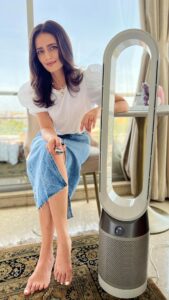 Roshni Chopra Instagram - In case you’re thinking of getting an air purifier here’s an honest review - YES they work , it’s crazy how much they absorb - but please remember to change filters regularly. @dyson_india makes the best ones ! 

 #airquality #dysonindia #airpurifier #rohome #gifted