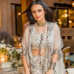 Roshni Chopra Instagram - How it started , how it’s going .. and how it feels 🤍✨ ! Beautiful night celebrating @altair_decor X @jomalonelondon wearing my @anamikakhanna.in like second skin Soho House