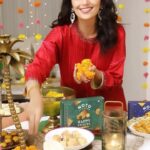 Roshni Chopra Instagram - What’s your favourite thing about DIWALI✨ tell me in the comments? This year more than ever I’m happy to celebrate a conscious Diwali with @eatnoto ‘s newest halwai style mithai made with zero added sugar and low in calories which leaves us guilt free to enjoy the festivities! You have to try it to believe it - my favourite is the milk cake ! #MeethaManaNahiHai They’re available on Swiggy & Zomato In Mumbai Delhi Bangalore and Amazon for Pan India Shipping Collab #mithai #diwali
