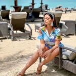 Roshni Chopra Instagram – Vacay Withdrawals from this magical day in dubai 🌊 tell me the one place you’d love to go this summer for a holiday ? 

Wearing @shivanandnarresh 
Jewels @amamajewels 
Shoes @thecaistore Westin Mina Seyahi Beach Resort Dubai