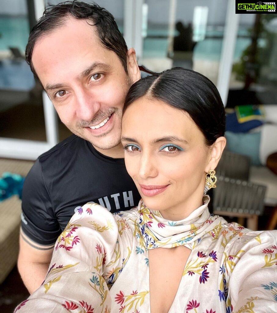 Roshni Chopra Instagram - 16 years ❤️ happy anniversary @sidakumar , forget the medals 🏅 I’ll take your golden heart over everything else in the world !