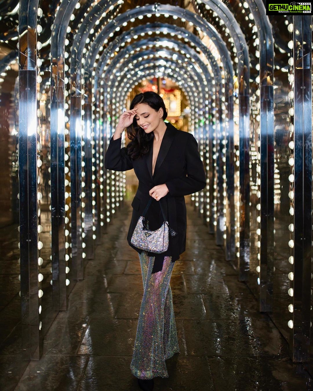 Roshni Chopra Instagram - Shine bright like a diamond ✨✨✨ in @puneetkapoorlabel shot by my friend, the very talented @chrisjdalton @chrisjdalton.shoots Covent Garden,London