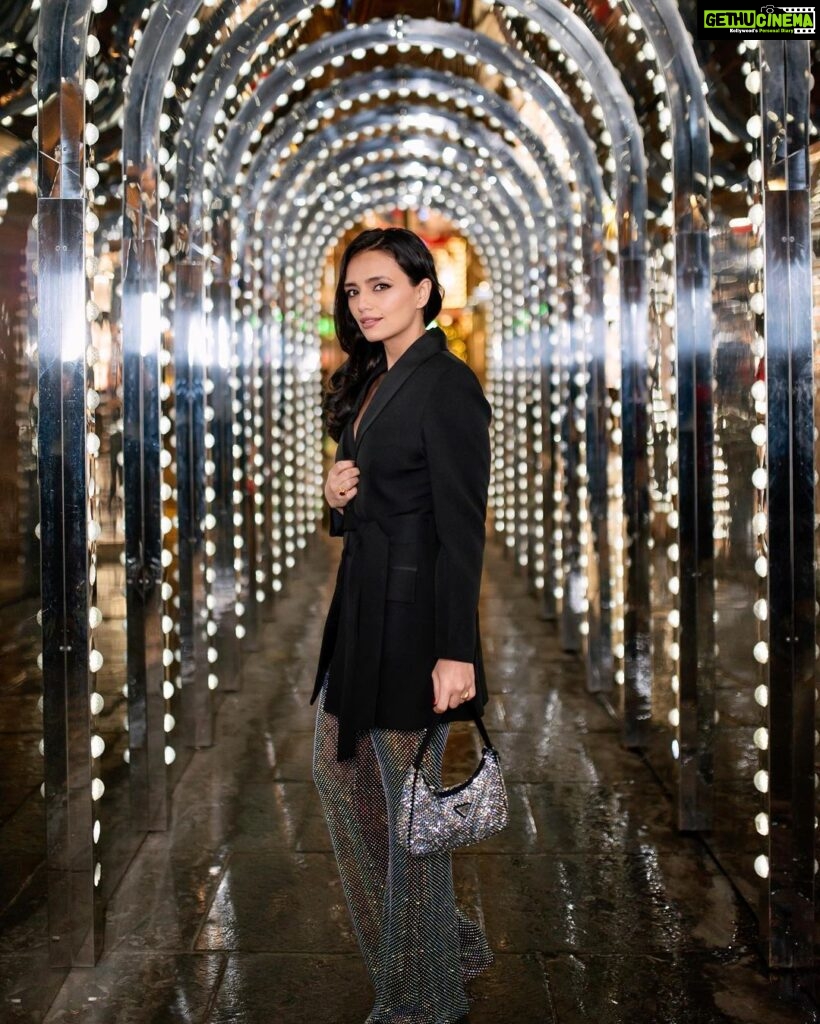 Roshni Chopra Instagram - Shine bright like a diamond ✨✨✨ in @puneetkapoorlabel shot by my friend, the very talented @chrisjdalton @chrisjdalton.shoots Covent Garden,London