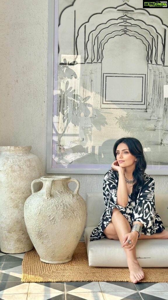 Roshni Chopra Instagram - Fell in ❤️ with @deeteehome’s POTTERY 🏺✨ yes im obsessed #RoHome - who else spends too@much time on #pintrest ?😍 Dress @soapandbasil Teacup @kikatableware Kettle @foodhallindia #aesthetic #aestheticdecor #interiordesign #interiorstyling #mumbaihomes #decor #earthydecor