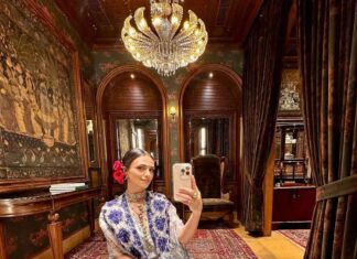 Roshni Chopra Instagram - Alice fell down the rabbit hole into the magical maximal world of @sabyasachiofficial tonight 🥀✨the new mumbai store is surreal, fills your senses and leaves you with a longing to return ! What a night , what a party , what a world 🤌🏽 Wore my @toraniofficial tonight & my grandmothers vintage jewels . #sabyasachi #sabyasachimumbai