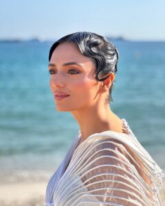 Roshni Chopra Instagram - She’s a sea shell 🐚 in a sea of sequins✨

In @vaishalisstudio 
Hmu @dessangeparis 
Shoes @newbalance 
@festivaldecannes 

#cannes #indiandesigners #rostyle #rovive