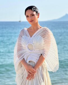 Roshni Chopra Instagram - She’s a sea shell 🐚 in a sea of sequins✨

In @vaishalisstudio 
Hmu @dessangeparis 
Shoes @newbalance 
@festivaldecannes 

#cannes #indiandesigners #rostyle #rovive