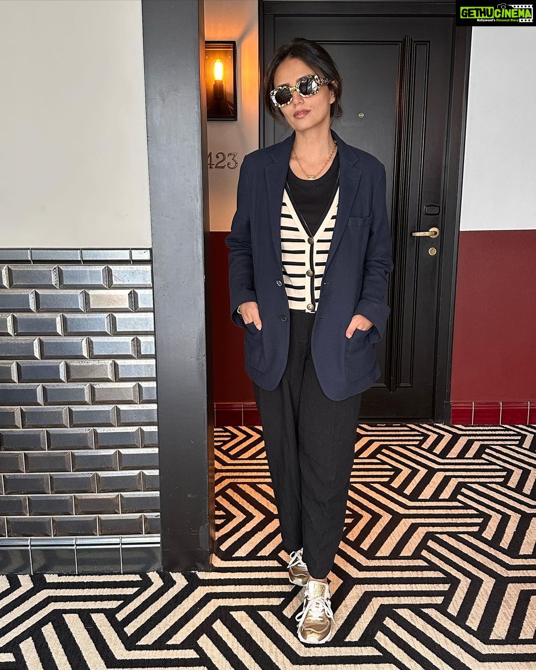 Roshni Chopra Instagram - Euro trip #capsulewardrobe ๐งฅ๐ซถ ๐@newbalance 574โs (on all looks) ๐ @balenciaga (on most looks ) Look 1 - Shorts @stradivarius Blazer- @massimodutti (menโs) Tank - @arketofficial Sunnies @jimmyfairly Look2 - Stripe tee - @arketofficial Jacket - @massimodutti Sunnies - @acnestudios Look 3 Pants - @mango Tee - @arketofficial Bag - @ysl Look 4 & 5 Skirt @mango Top @hm Cashmere knit @mango Trench - @burberry Look 6 Pants @hm Stripes cardi- @massimodutti Sunnies @jimmyfairly Look 7 Coords @shahinmannan Sunnies @acnestudios #rovive #rostyle #capsulewardrobe #holidaylook #europetravel #rowardrobe