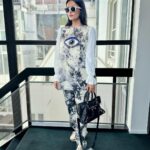 Roshni Chopra Instagram - Euro trip #capsulewardrobe 🧥🫶 👟@newbalance 574’s (on all looks) 👜 @balenciaga (on most looks ) Look 1 - Shorts @stradivarius Blazer- @massimodutti (men’s) Tank - @arketofficial Sunnies @jimmyfairly Look2 - Stripe tee - @arketofficial Jacket - @massimodutti Sunnies - @acnestudios Look 3 Pants - @mango Tee - @arketofficial Bag - @ysl Look 4 & 5 Skirt @mango Top @hm Cashmere knit @mango Trench - @burberry Look 6 Pants @hm Stripes cardi- @massimodutti Sunnies @jimmyfairly Look 7 Coords @shahinmannan Sunnies @acnestudios #rovive #rostyle #capsulewardrobe #holidaylook #europetravel #rowardrobe