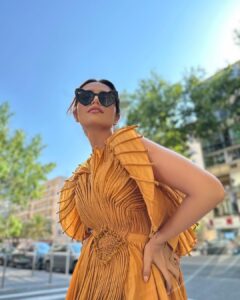 Roshni Chopra Instagram - Pinch me .. I woke up in Cannes 👀🌻🌞💛✨
Wearing @vaishalisstudio