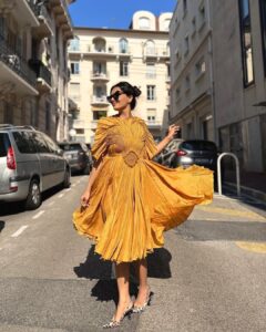 Roshni Chopra Instagram - Pinch me .. I woke up in Cannes 👀🌻🌞💛✨
Wearing @vaishalisstudio