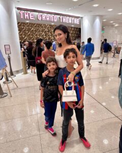 Roshni Chopra Instagram - Broadway in the Bay 🎵❤️✨ This is us at the opening night of The Sound of Music Musical at @nmacc.india - what an incredible venue I’m still pinching myself to believe this exists in mumbai ! And to witness an iconic broadway musical in my own city (my absolute favourite part was the live orchestra 🎻🎹🎷) the heart is full of Joy ! 

#TheSoundOfMusicAtNMACC
#NitaMukeshAmbaniCulturalCentre
#TheSoundOfMusicGlobalTour