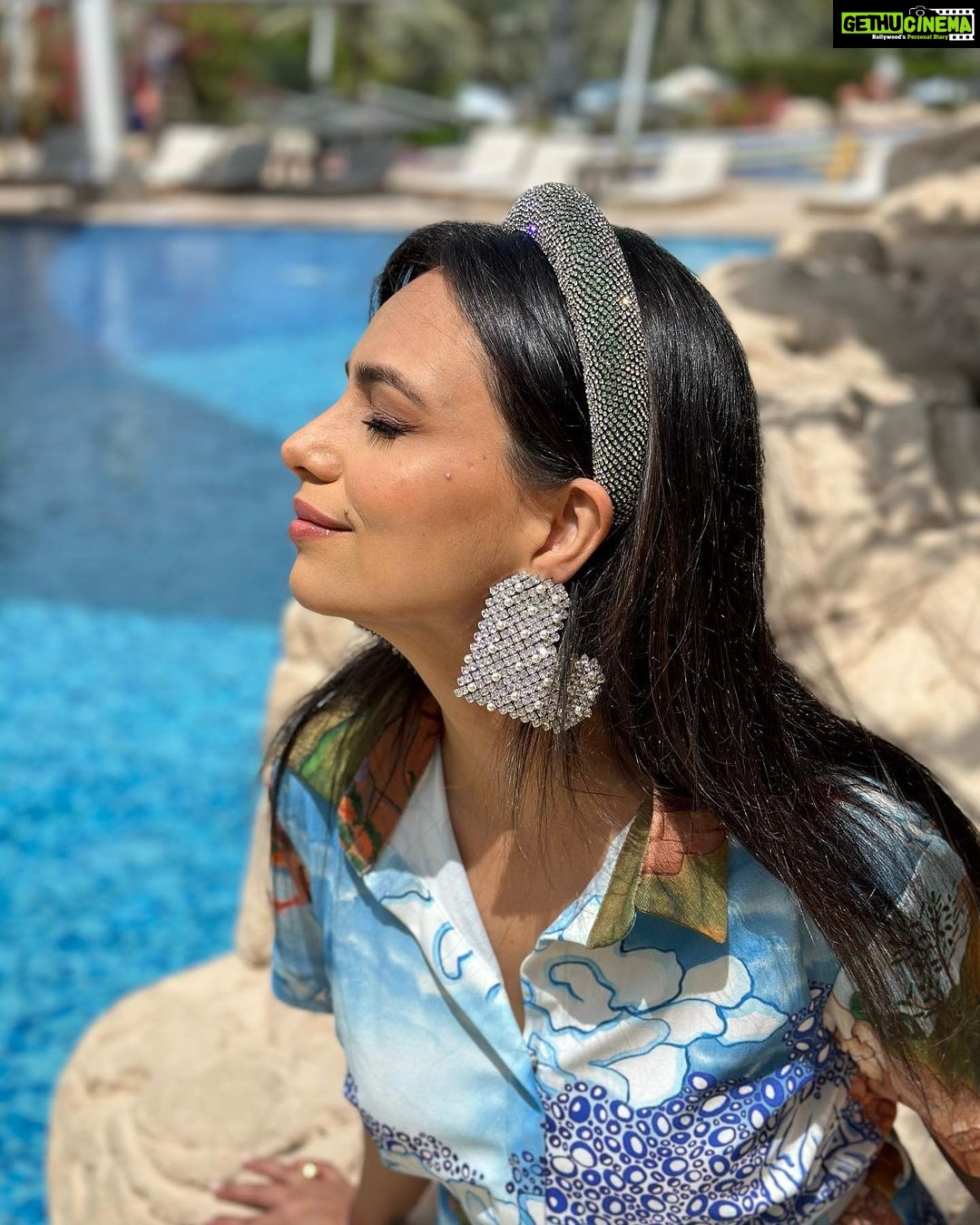 Roshni Chopra Instagram - Vacay Withdrawals from this magical day in dubai 🌊 tell me the one place you’d love to go this summer for a holiday ? Wearing @shivanandnarresh Jewels @amamajewels Shoes @thecaistore Westin Mina Seyahi Beach Resort Dubai