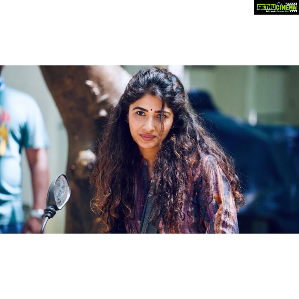 Roshni Prakash Instagram - MEERA 🌺 Along with having Appu sir on board, another very strong reason for me to do LuckyMan was the way Meera feels, her dreams, her world and the emotions she goes through. It’s been a blessing. The memories made will be cherished for a very long time. #LuckyMan playing at the theatres near you.Waiting to hear your review. ✨