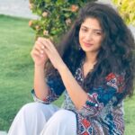 Roshni Prakash Instagram - Embracing my glorious mess. 🦚 P.S: Does your eye disappear when you smile ? 😶