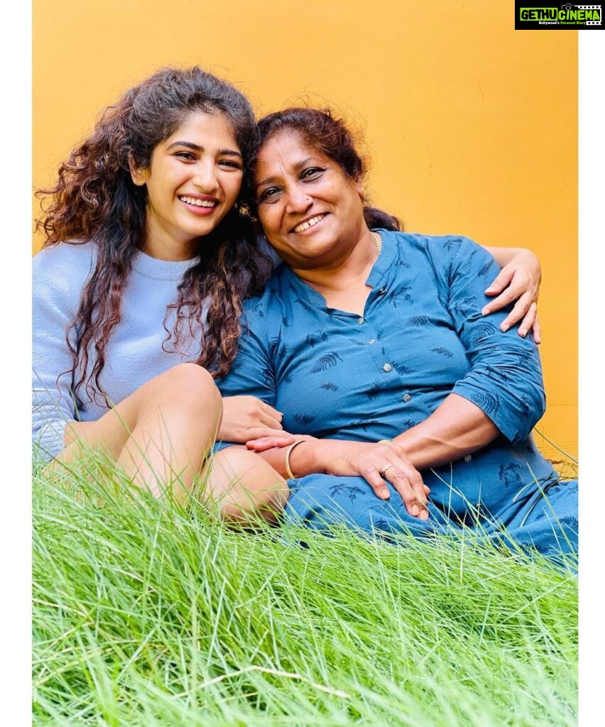 Roshni Prakash Instagram - I couldn’t have dealt with the past few days or even the years that have passed by without you. I mean, Thank you for being my best support system. So grateful that you exist. I promise to keep you happy always as long as you promise me to take care of your health. Happy Birthday Ma. I love you! 💕 #ilooklikemymama 💋