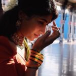 Roshni Prakash Instagram - அவள் பேரை நாளும் அசை போடும் உள்ளம் அவள் போகும் பாதை நிழல் போல செல்லும் மௌனம் பாதி மோகம் பாதி என்னை கொல்லும் எந்நாளும் @roshni.prakash ✨💯 . . . . #roshini #roshiniprakash #kollywood #tollywood #mollywood #tamil #tamilstatus #reels #reelsinstagram #trending #trendingreels #trendingnow #chennai #tamilnadu #temple #reelsviral #arunprasathphotography 🫠