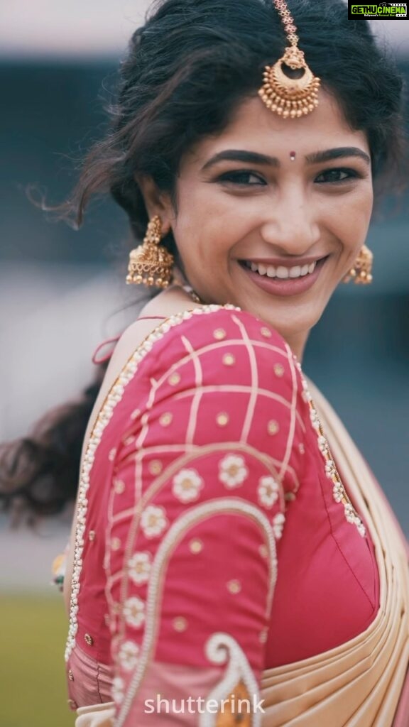 Roshni Prakash Instagram - Here is one for the beautiful girl and even more talented Roshini Prakash. We couldn’t resist capturing some natural shots of her in all her cuteness. #roshiniprakash #girlnextdoor #cuteness #giggles #fallinginlove Mysore, Karnataka