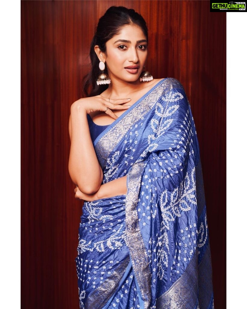 Roshni Prakash Instagram - Finding a new me, one saree at a time. 💋 #prereleaseevent #luckyman Makeup and Hair : @shiksha7777 ❤️ P.C : @chandu.n534 ❤️